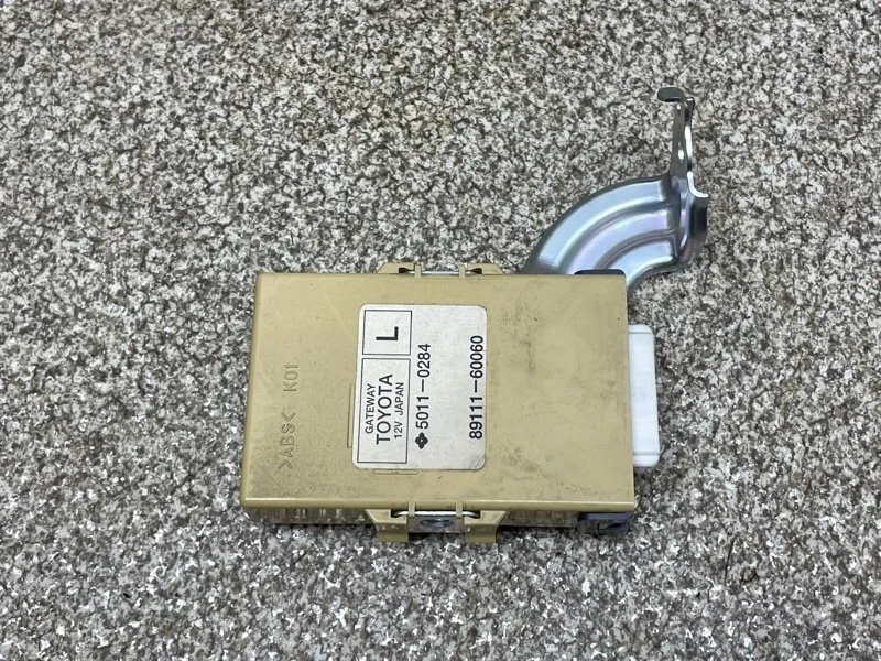 Блок электронный Toyota Land Cruiser 2008 8911160060 J200 1VDF 4.5 AT
