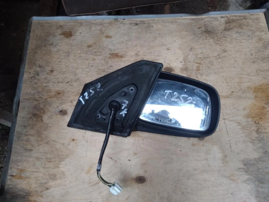 Б.у. зеркало (праворуль) TOYOTA AVENSIS AZT250 TOYOTA AVENSIS AZT250