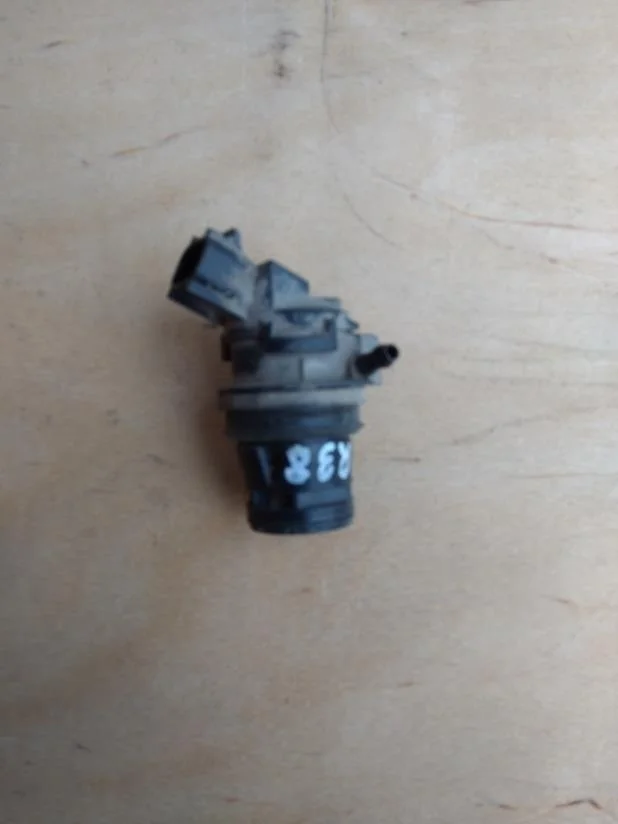 Б.у. насос омывателя TOYOTA RAV4 ZSA30 TOYOTA RAV4 ZSA30