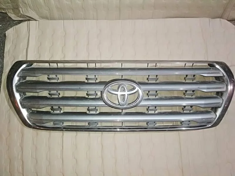 Б.у. решетка радиатора TOYOTA LAND CRUISER J200 TOYOTA LAND CRUISER J200