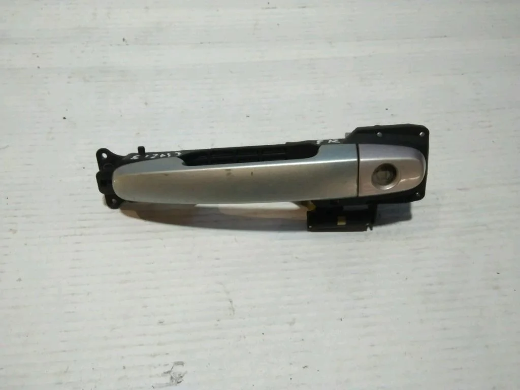 Б.у. ручка двери TOYOTA COROLLA E120 TOYOTA COROLLA E120