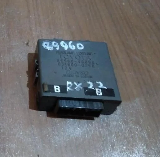Б.у. блок управления светом LEXUS RX330 MCU38