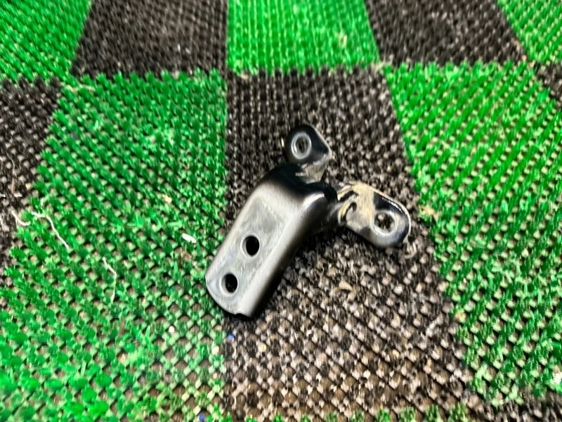 Петля двери Toyota Lexus 6871012151, передняя правая