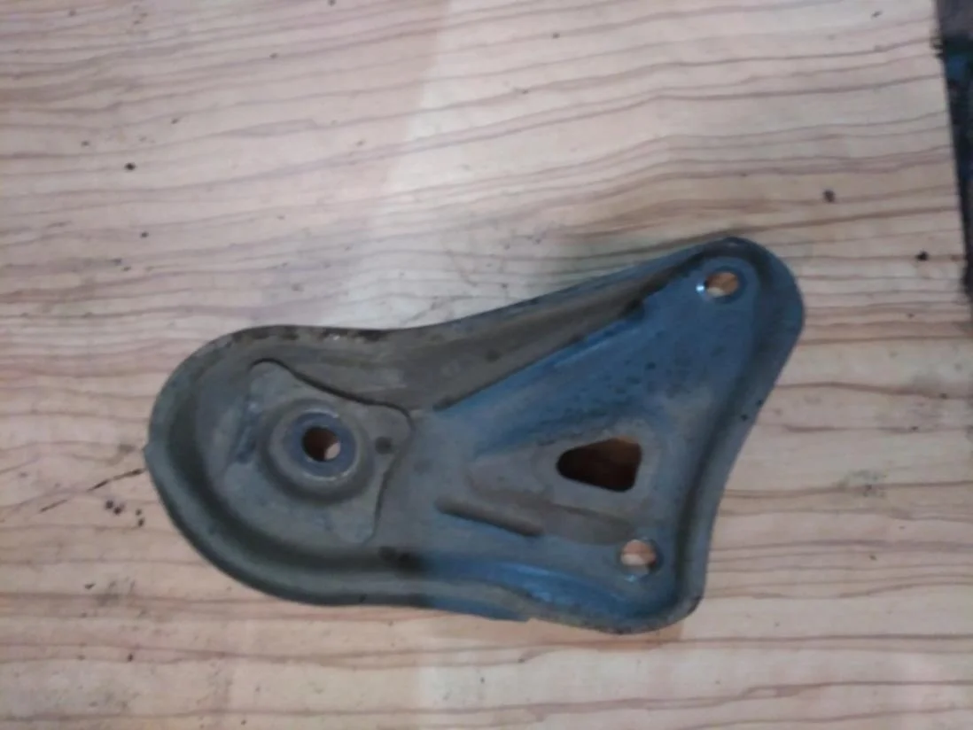 Б.у. кронштейн подрамника TOYOTA CAMRY V40 GSV40 TOYOTA CAMRY V40 GSV40