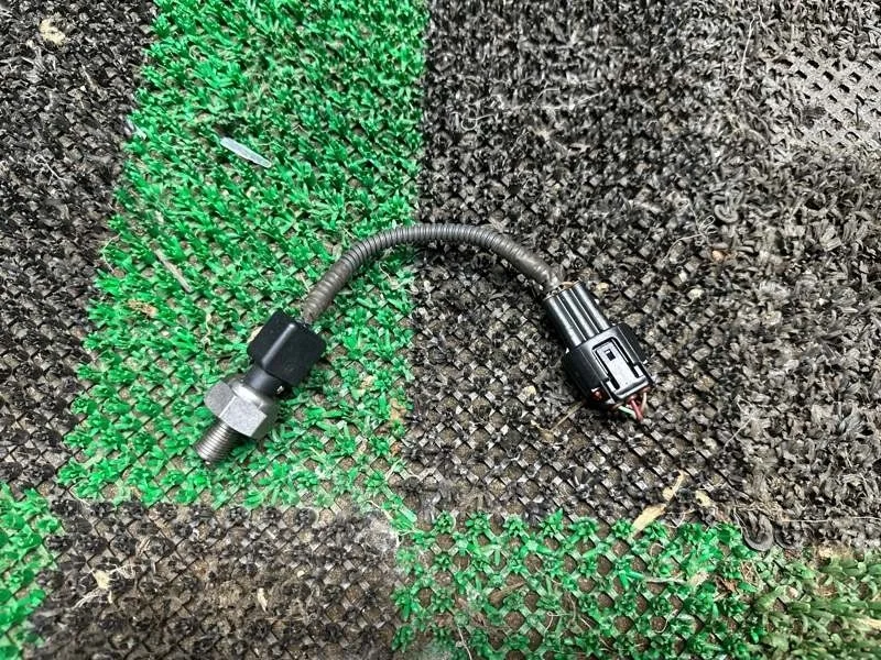 Датчик давления топлива Lexus Is Gs Crown Mark X 2005-2011 8945830010 2.5 3.0 3.5