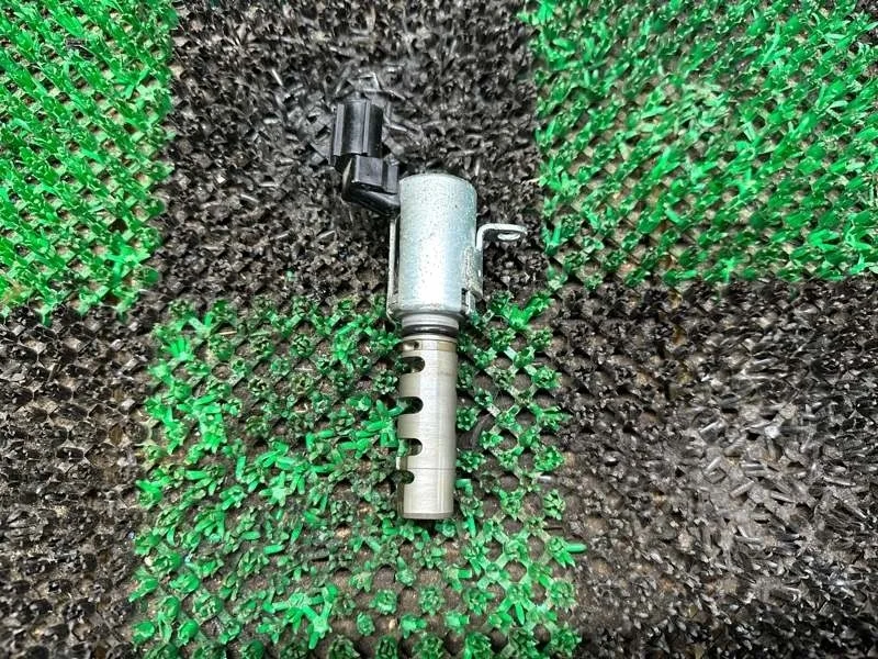 Клапан VVT-i Toyota 2005-2011 1533031020