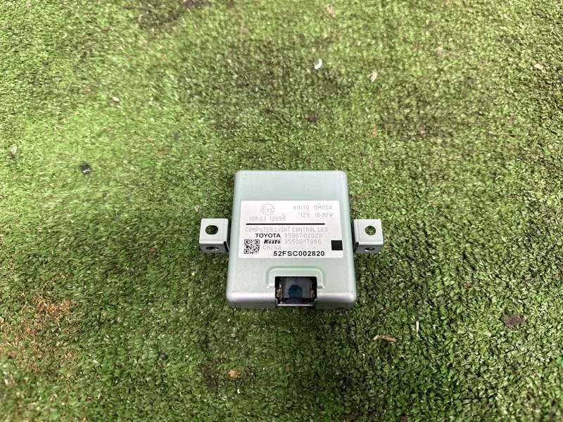 Блок фары Toyota Highlander 2013-2019 8596702020 U50