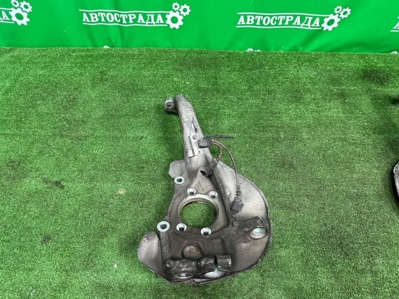 Кулак Audi A6 2010-2017 4G0407241A C7, передний левый
