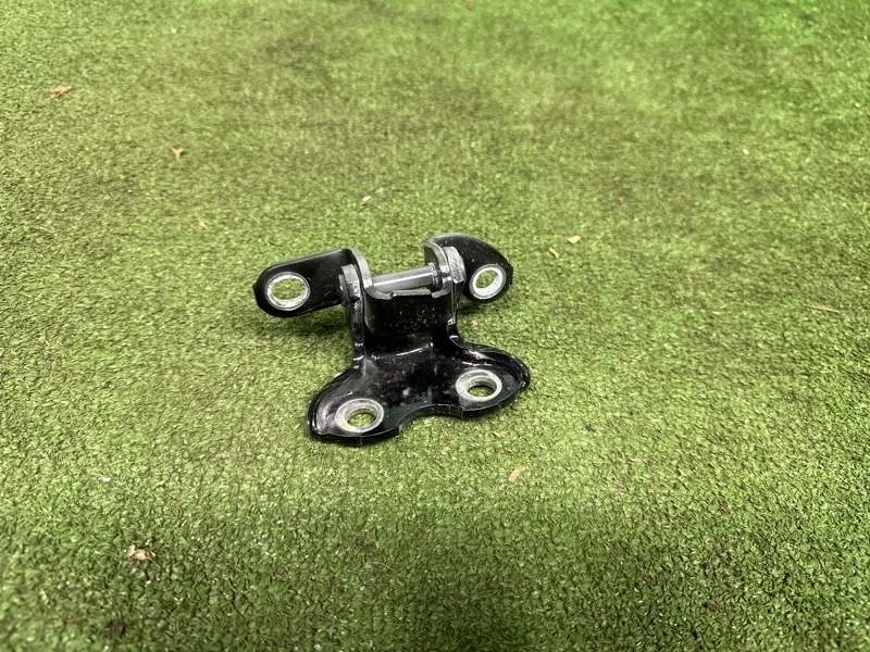 Петля двери Lexus Es 6 2012-2017 6875020122, задняя правая