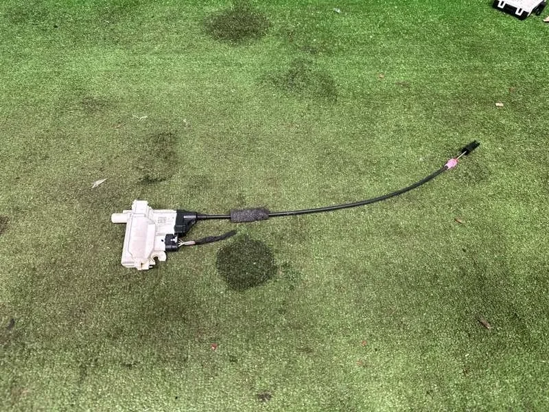 Доводчик двери Mercedes S 2013-2020 A2227601300 W222, задний левый