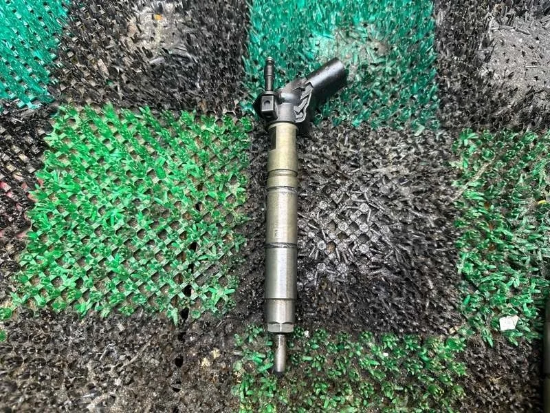 Форсунка топливная Mercedes E 2002-2009 A6420701387 W211 OM642.920