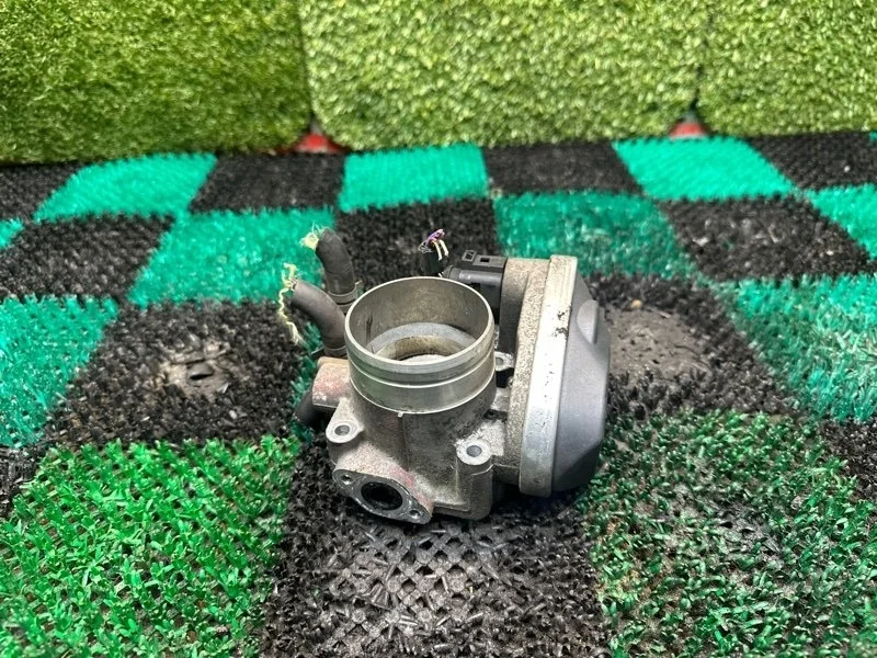 Дроссельная заслонка Volkswagen Golf 2001-2006 06A133062N