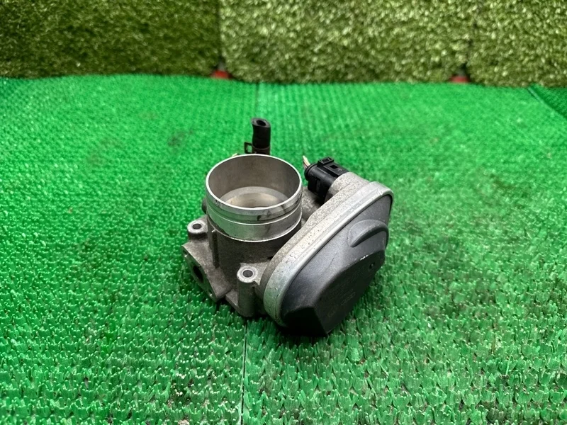Дроссельная заслонка Volkswagen Golf 2001-2006 06A133062N