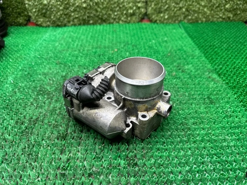 Дроссельная заслонка Volkswagen 06B133062M