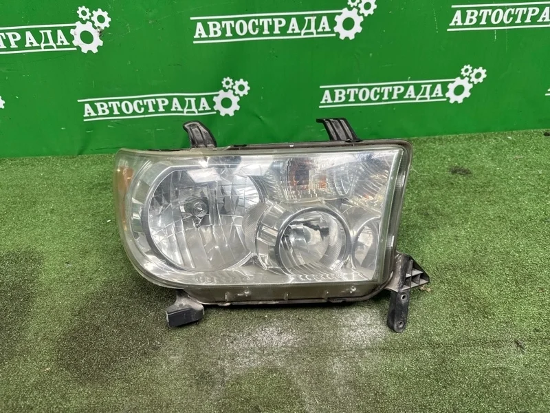 Фара Toyota Sequoia 811100C050, правая