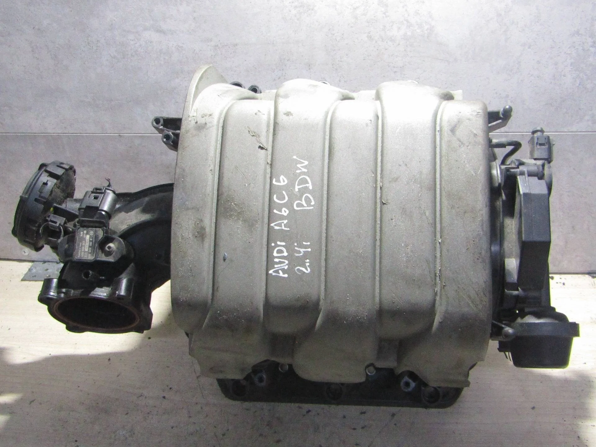 впускной коллектор Audi A6 4F/C6
