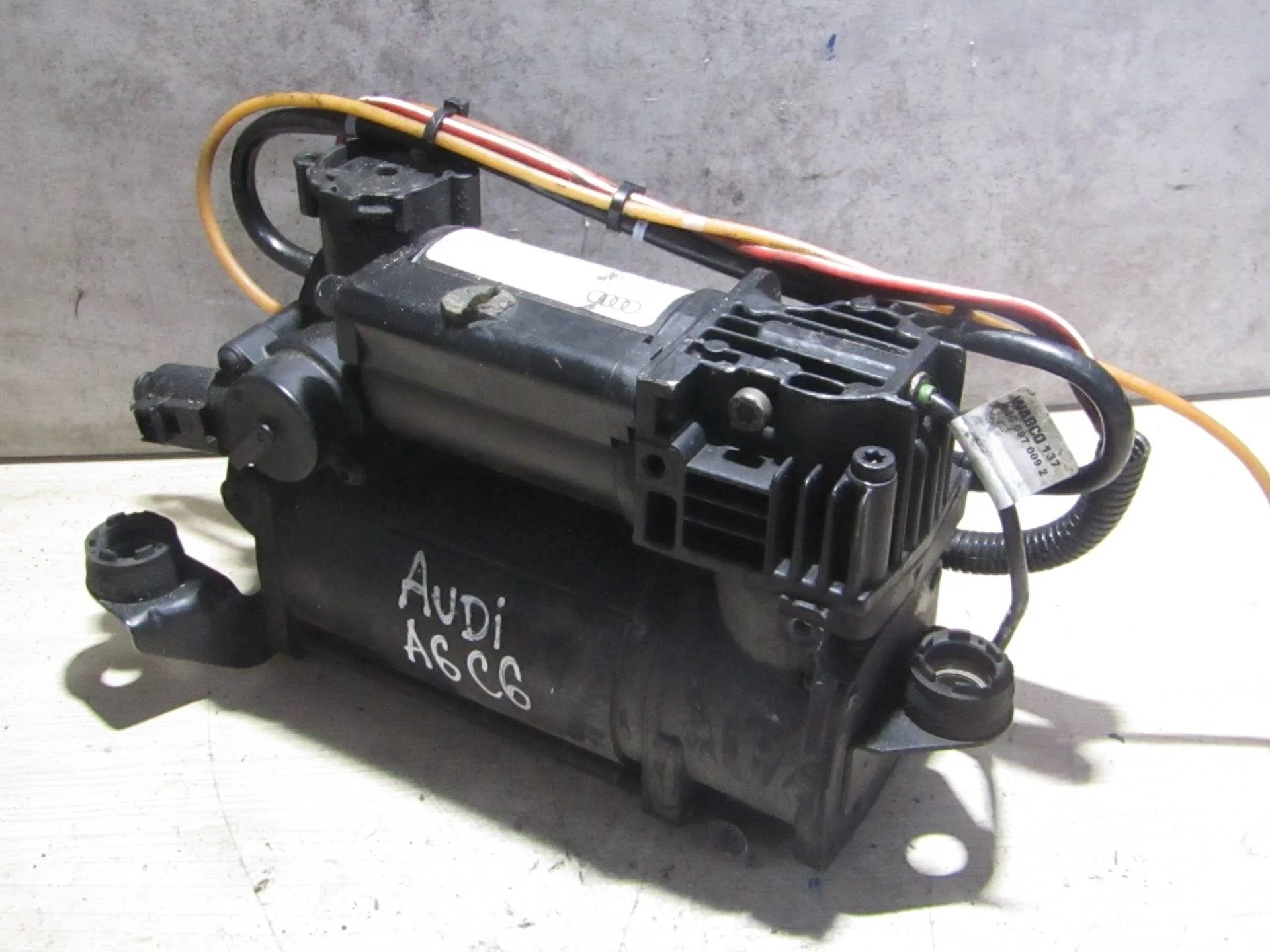 компрессор пневмоподвески Audi A6 4F/C6