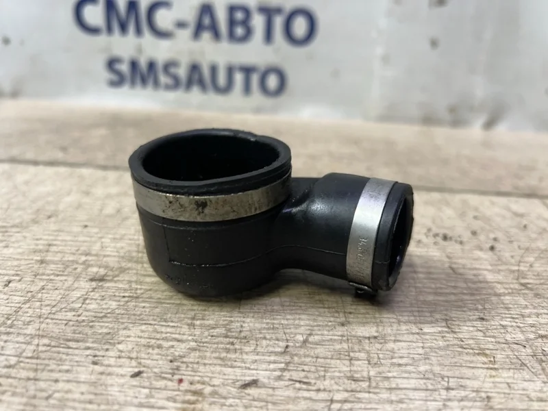 Патрубок вентиляции картера Volvo Xc90 2006 30677388 ХС90 2.5 B5254T2