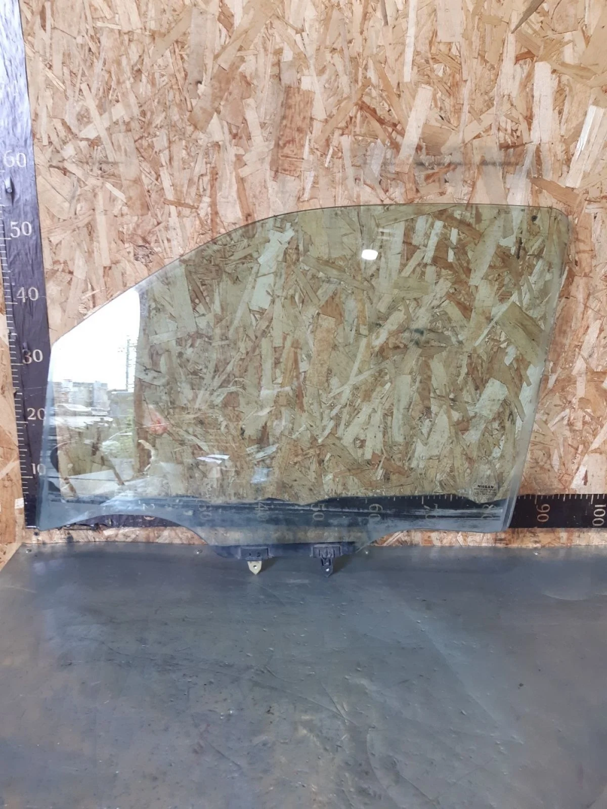 Стекло двери передней левой Nissan Navara D40 (2004—2010) 2008 серебристый