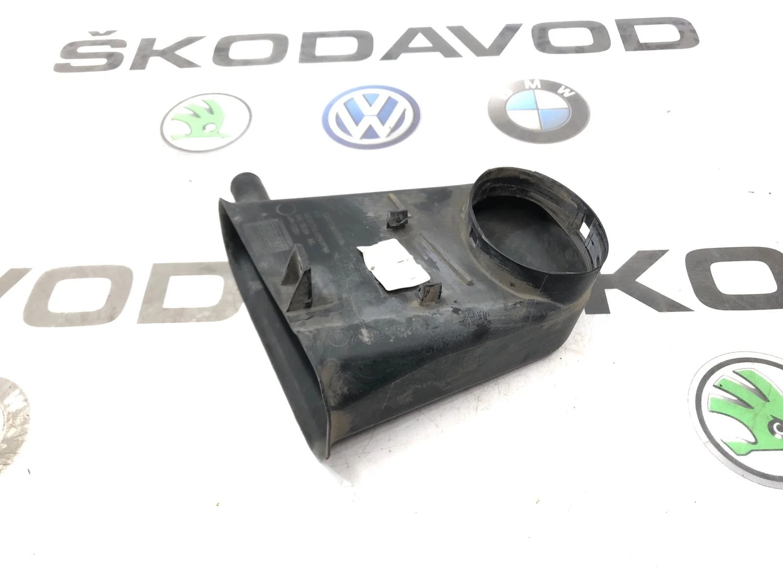 Воздухозаборник Volkswagen Amarok 2012 2H0129604
