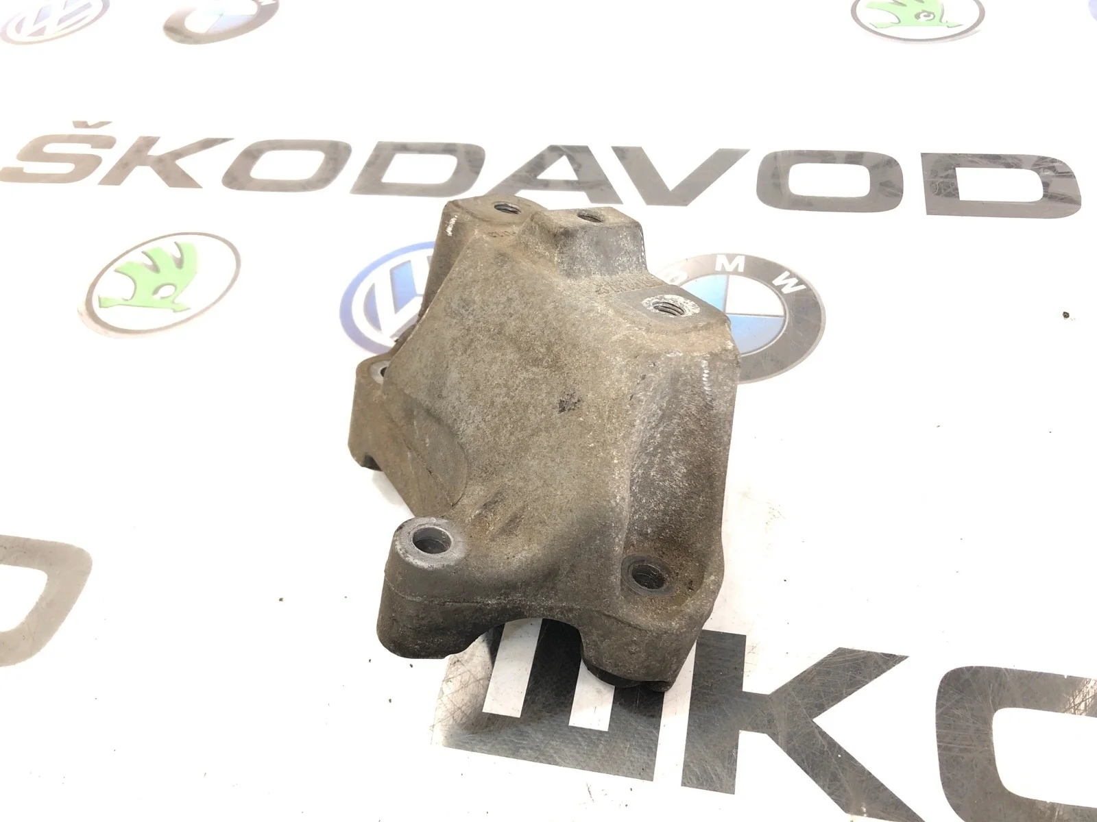 Кронштейн МКПП Skoda Octavia 2015 1K0199117CF A7 (5E) 1.2 CJZA