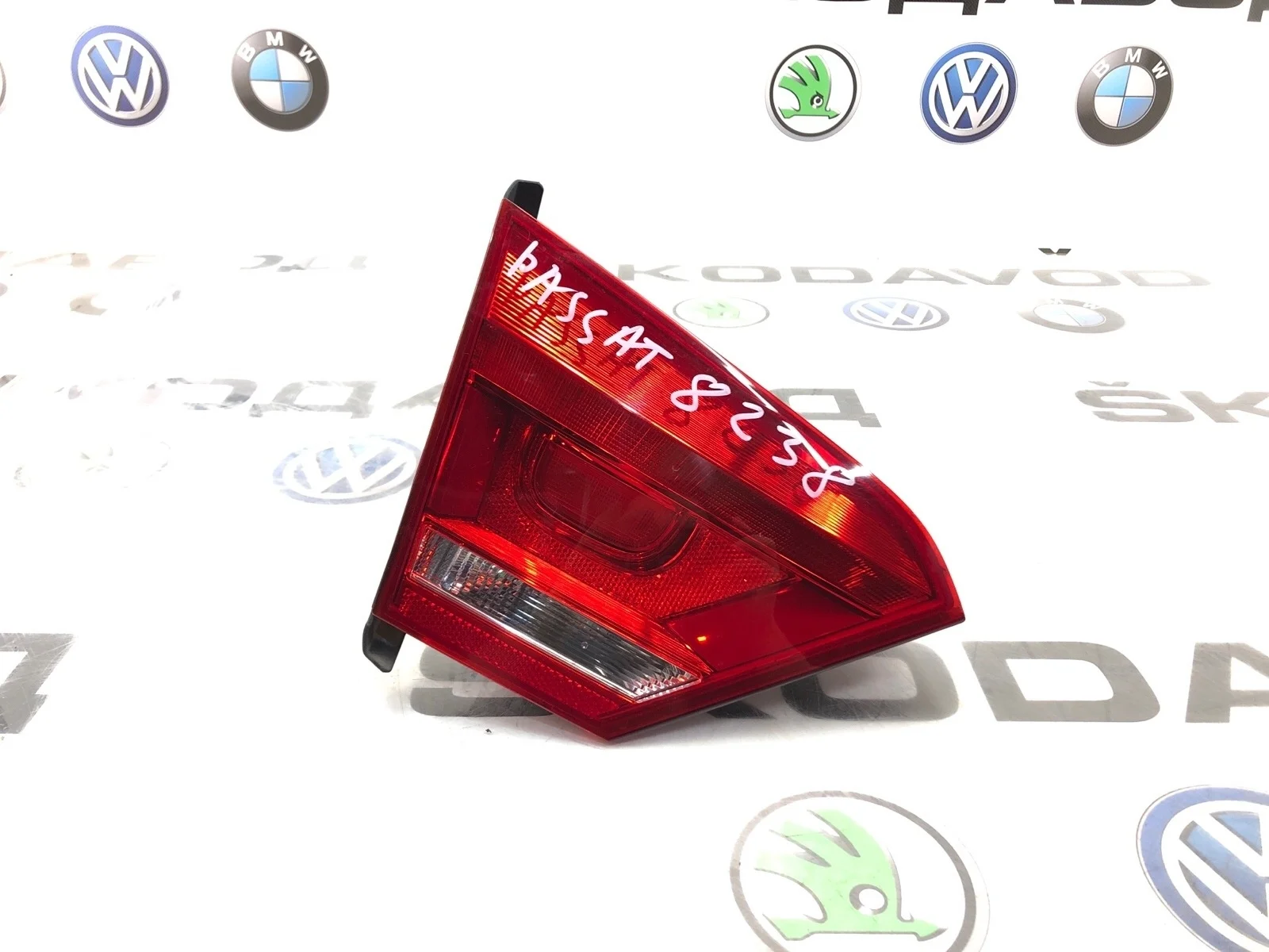 Фонарь в крышку багажника Volkswagen Passat 2013 561945093C B7 (NMS) АМЕРИКА 2.0 CFFB, левый