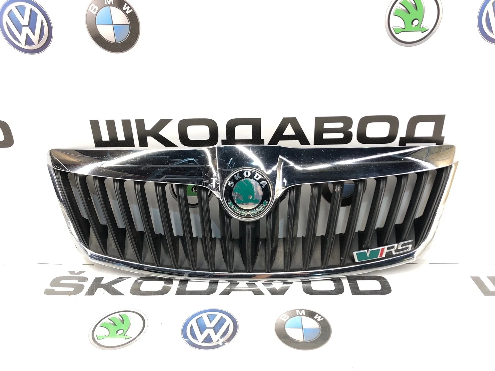 Решётка радиатора капота Skoda Octavia Rs 2011 1Z0853661A A5 (1Z)