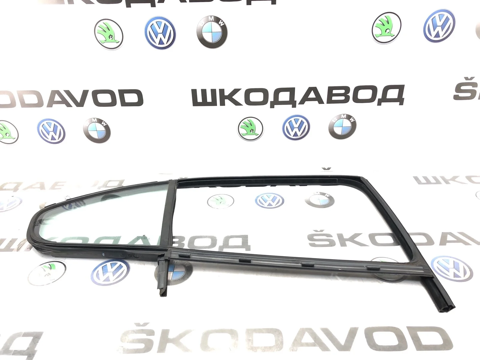 Форточка двери Skoda Octavia 2012 1Z5845210D A5 (1Z) 1.2 CBZB, задняя правая