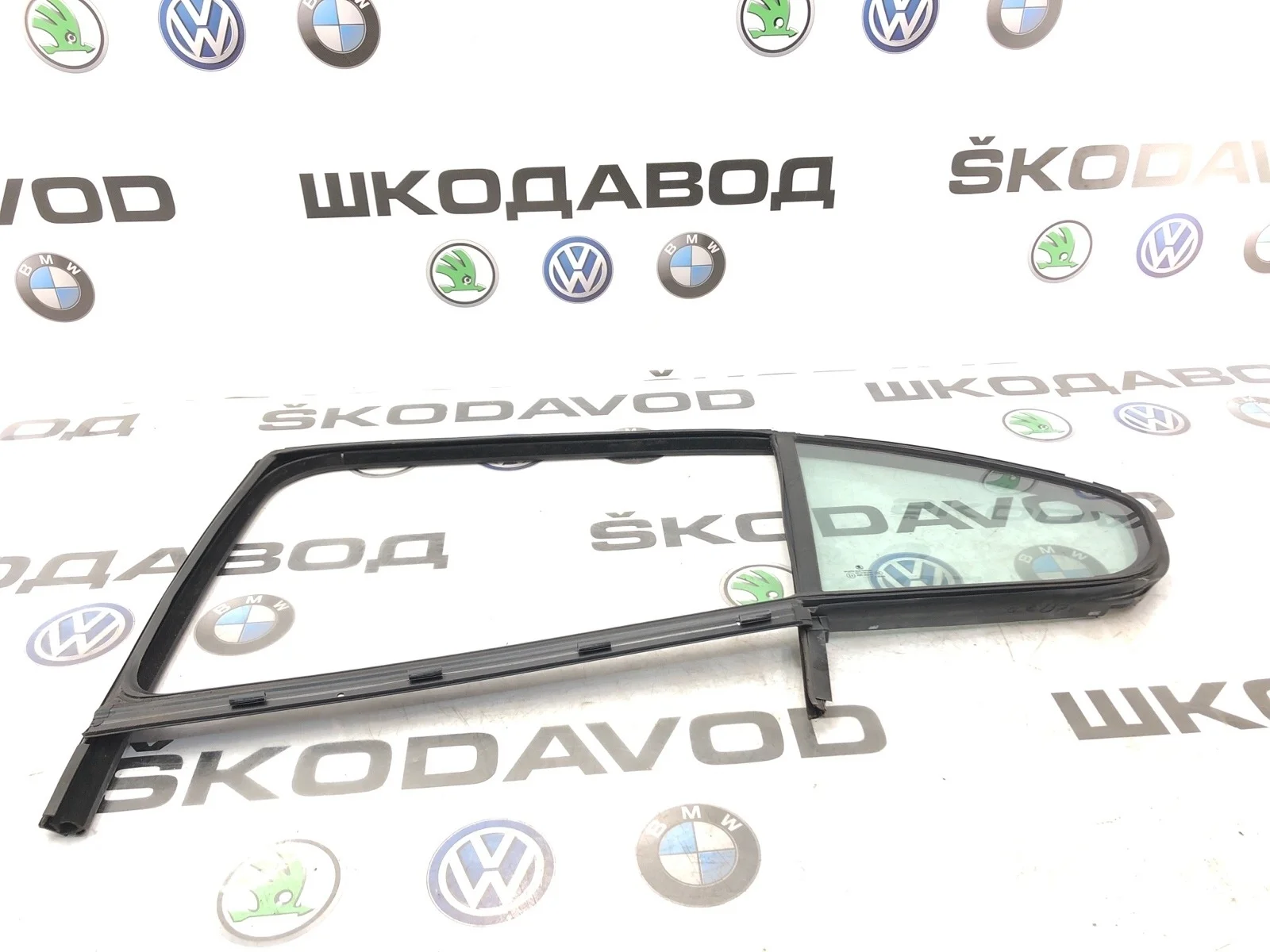 Форточка двери Skoda Octavia 2012 1Z5845209D A5 (1Z) 1.2 CBZB, задняя левая