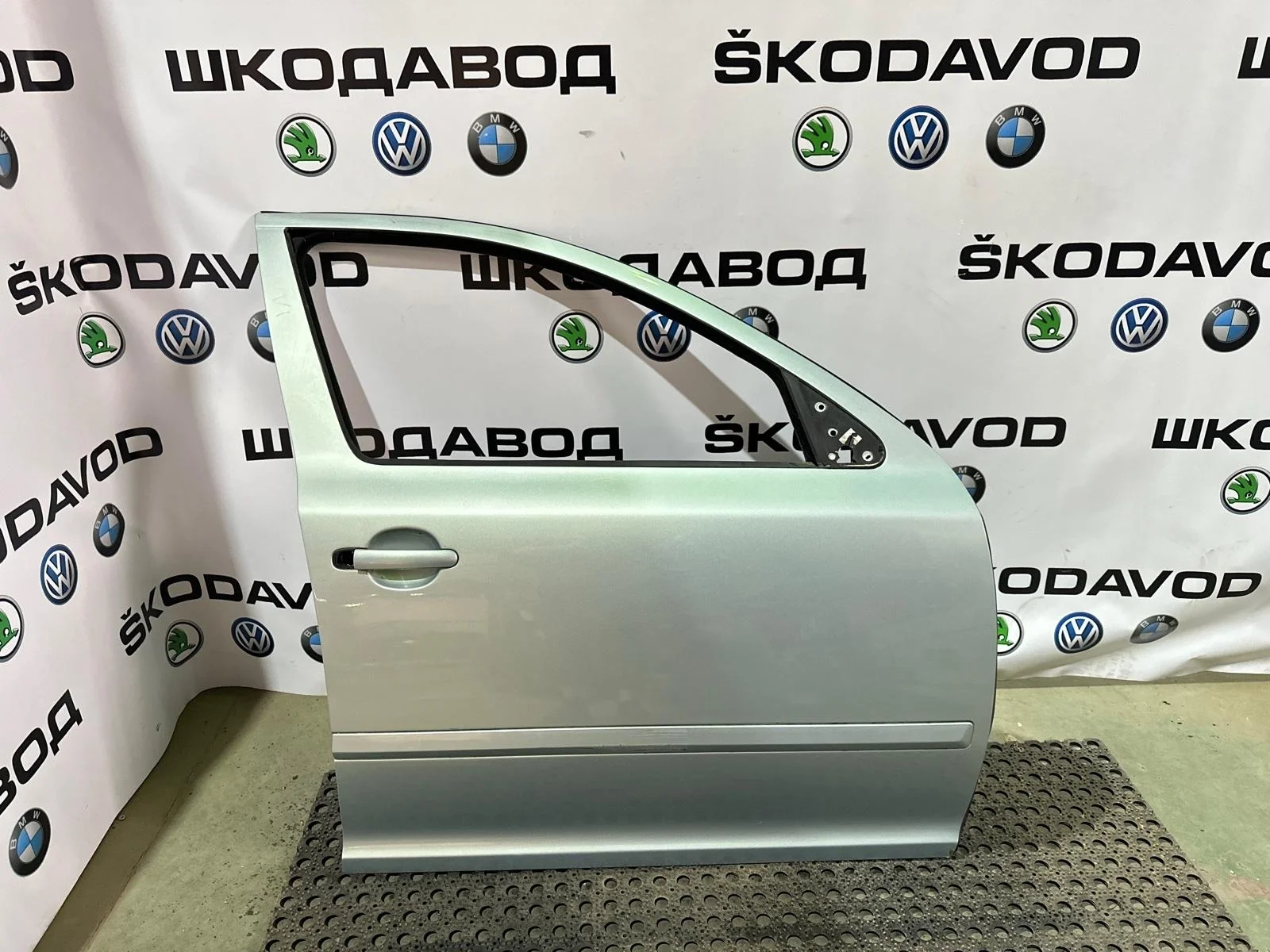 Дверь Skoda Octavia 2011 1Z0831056 A5 (1Z) 1.6 BSE, передняя правая