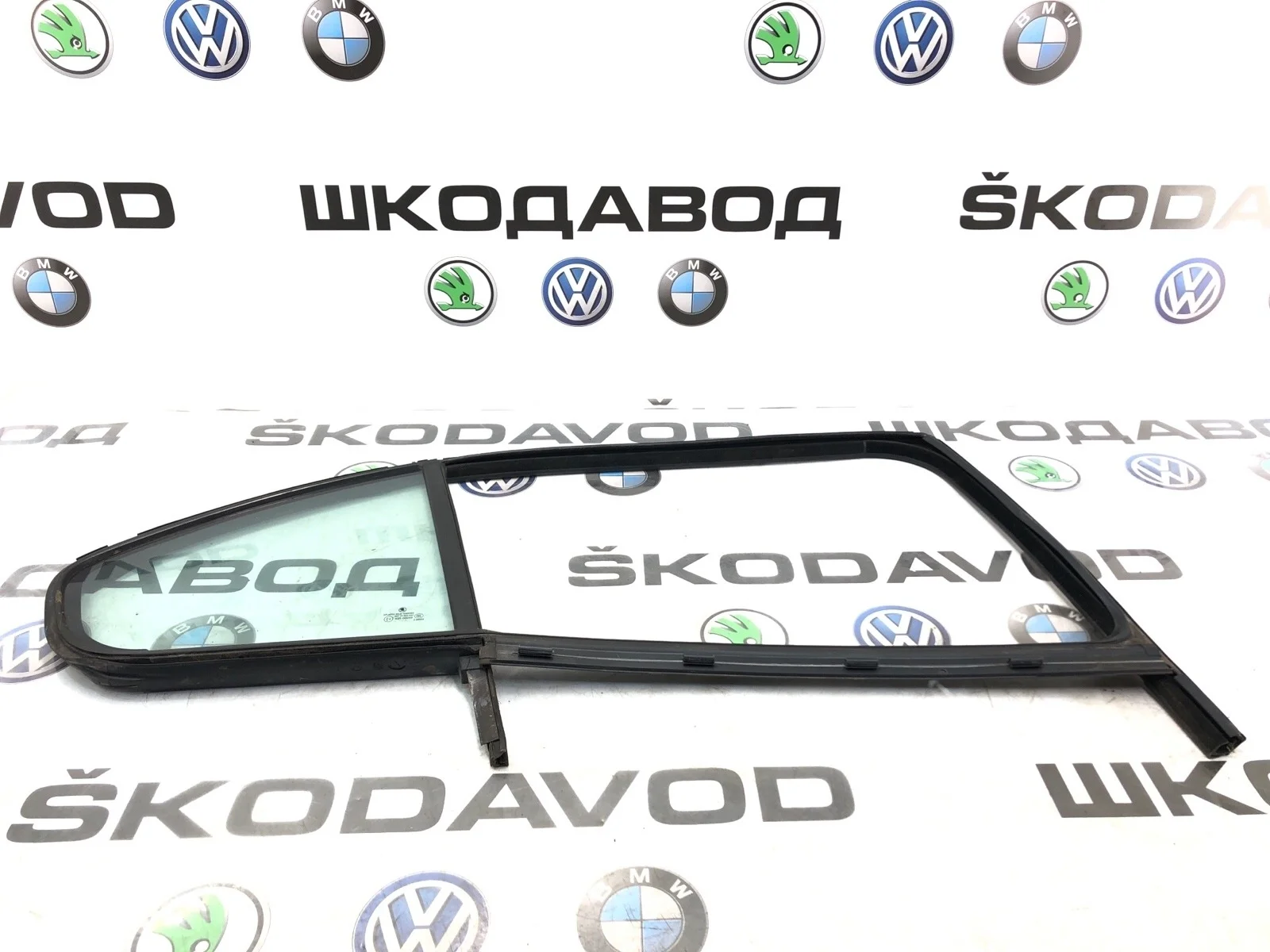 Форточка двери Skoda Octavia 2011 1Z5845210D A5 (1Z) 1.2 CBZB, задняя правая