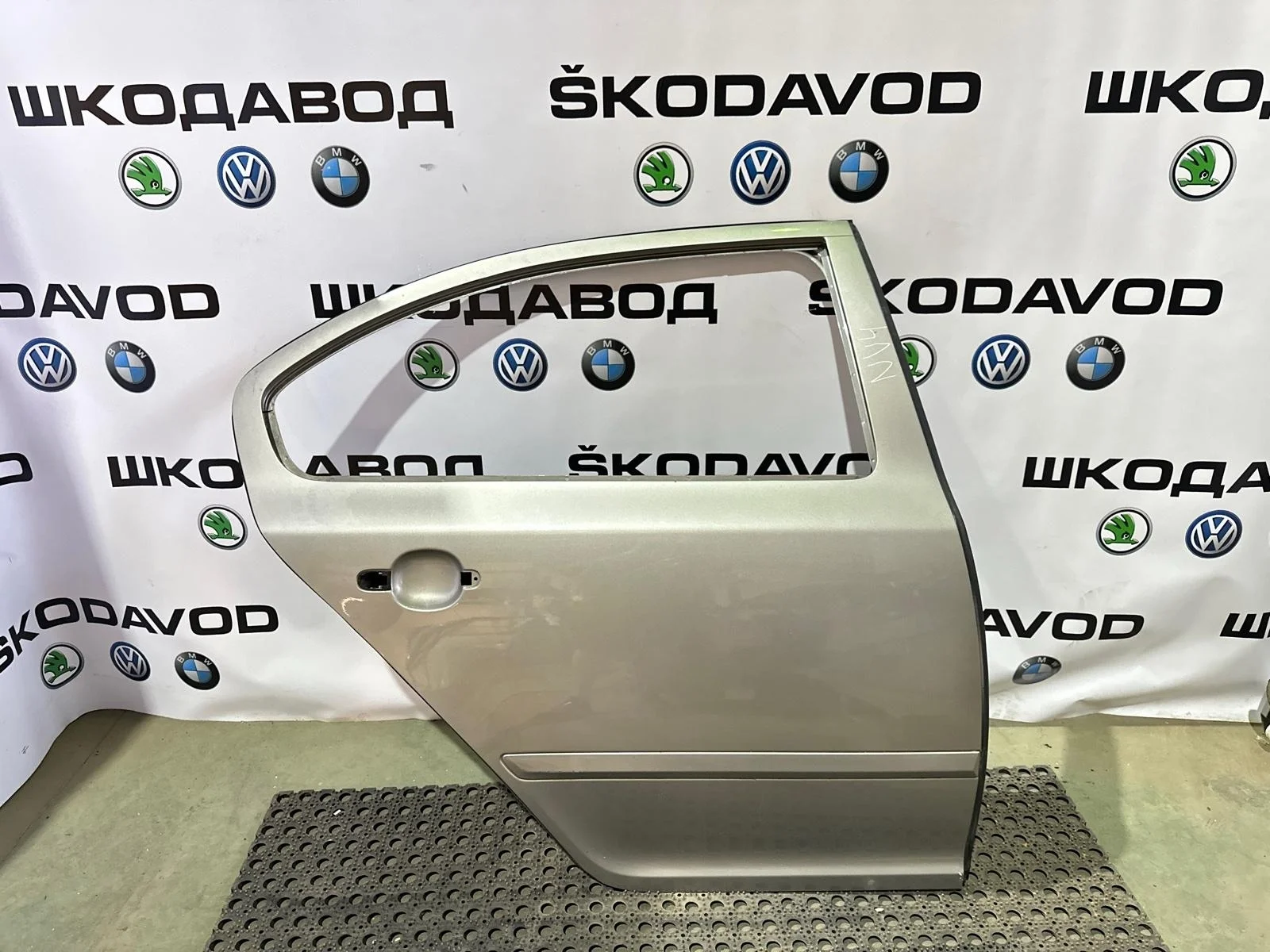 Дверь Skoda Octavia 2011 1Z5833056 A5 (1Z) 1.2 CBZB, задняя правая