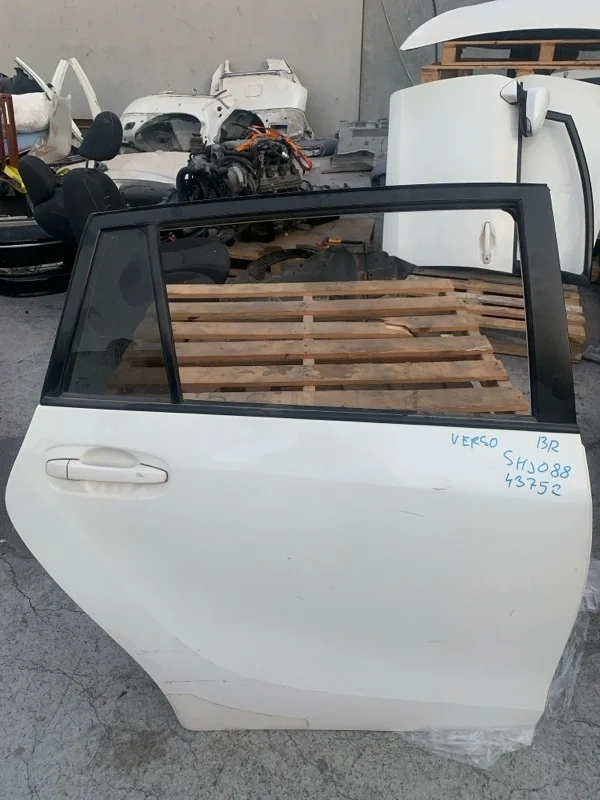 Дверь Toyota Verso 2016 670030F050 ZGR20 1.6 1ZR-FAE, задняя правая
