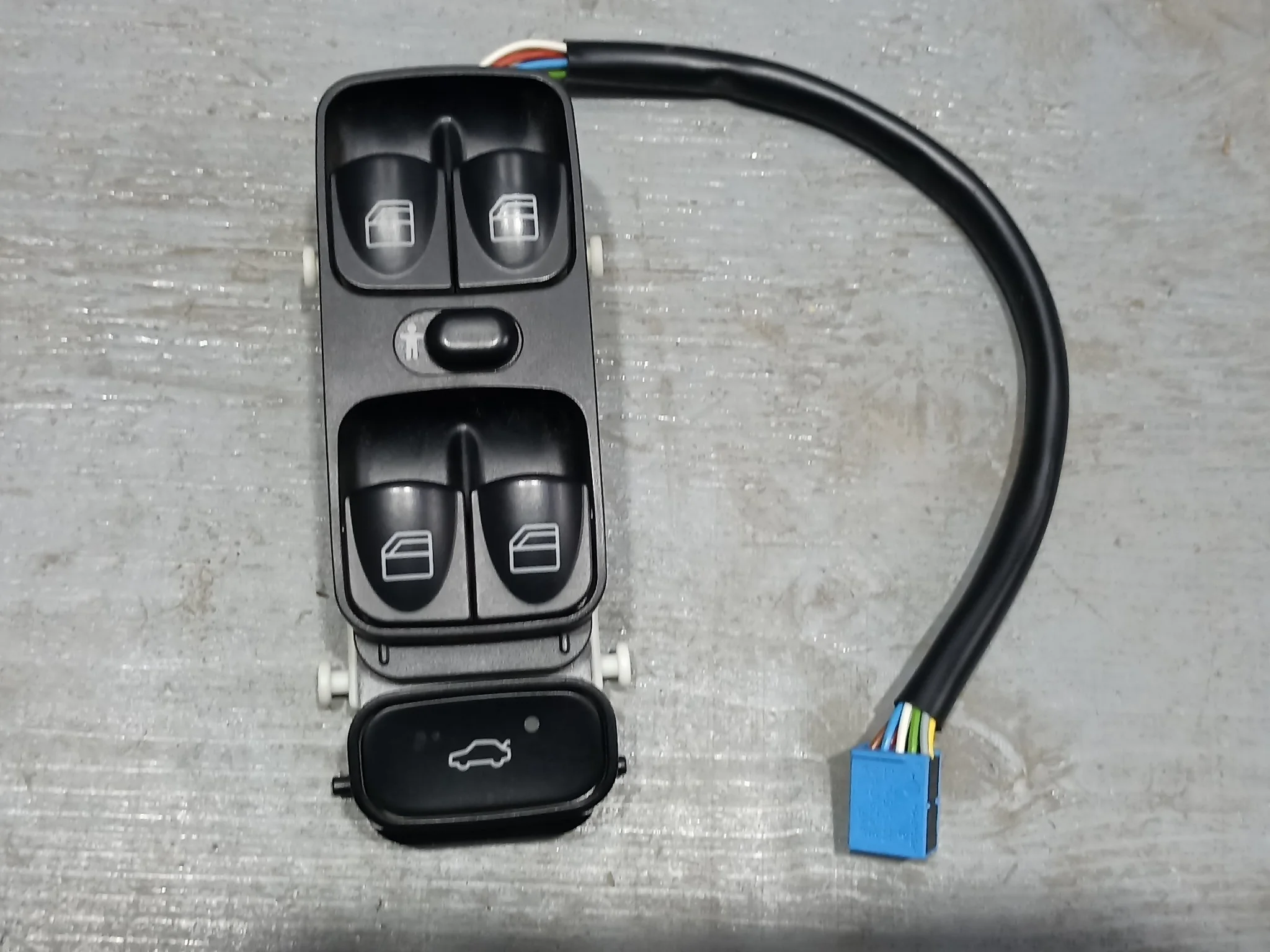 БЛОК УПРАВЛЕНИЯ С\П MERCEDES C-CLASS W203 ПЕРЕДНИЙ ПРАВЫЙ SEDAN A20382001107167