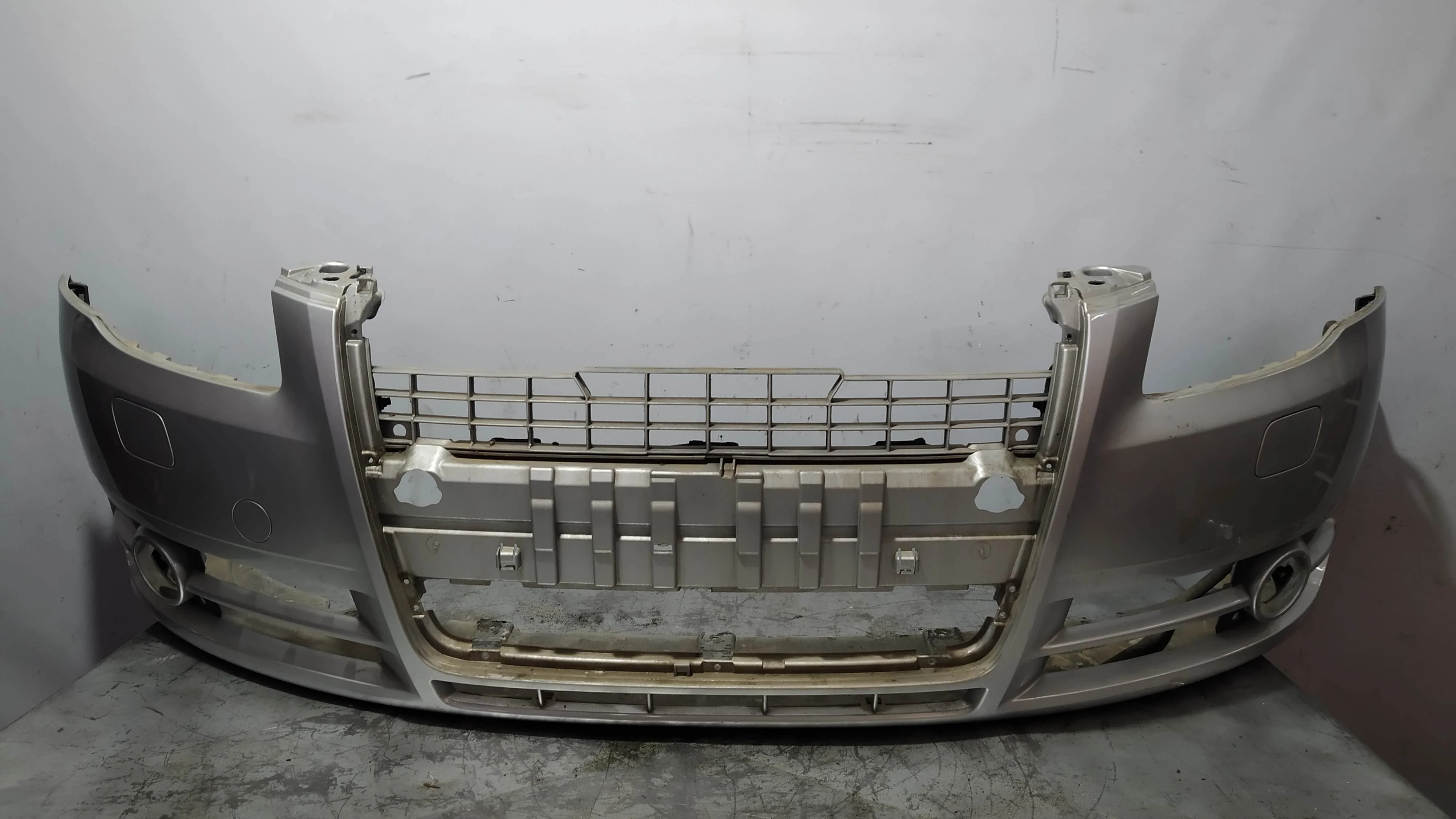 БАМПЕР AUDI A4 8EC 8ED B7 8E0807105 ПЕРЕДНИЙ серебро KA9723Z