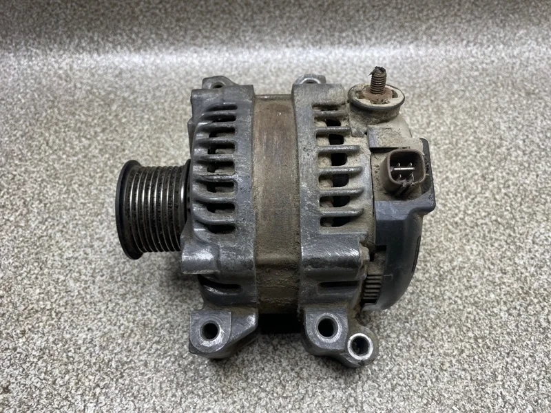 Генератор Toyota Land Cruiser 2008 2706051030 J200 1VDF 4.5 AT