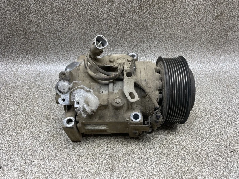 Компрессор кондиционера Toyota Land Cruiser 2008 883206A320 J200 1VDF 4.5 AT