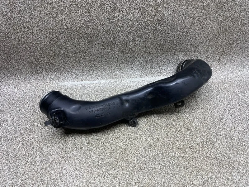 Патрубок интеркулера Toyota Land Cruiser 2008 1787551020 J200 1VDF 4.5 AT