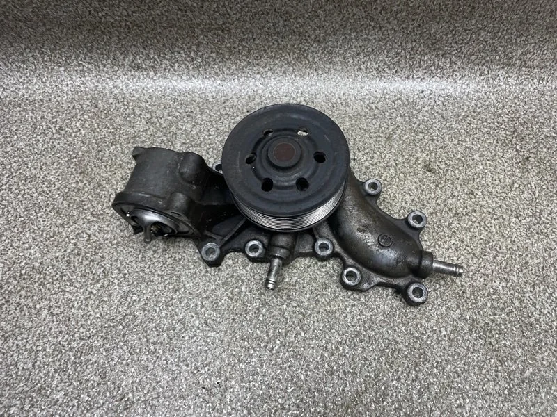 Насос водяной (помпа) Toyota Land Cruiser 2008 1610059365 J200 1VDF 4.5 AT