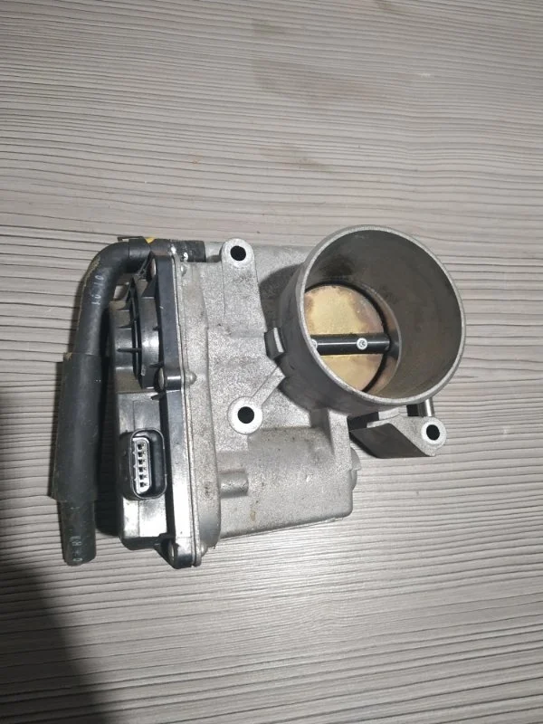 Дросельная заслонка Mazda 3 L3R413640 BK 2.0