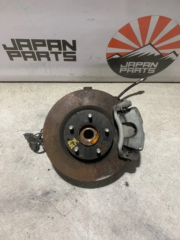 Кулак поворотный Mazda 6 GHP933021 GJ, передний правый