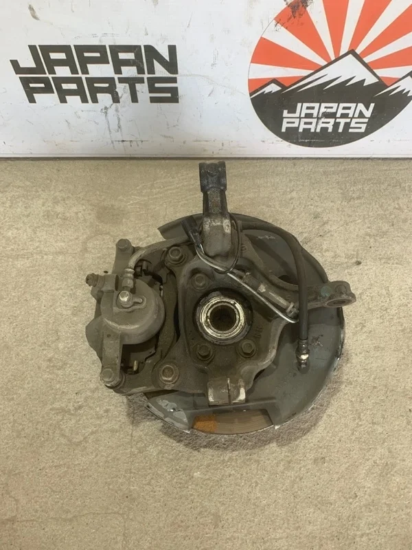 Кулак поворотный Mazda 6 GHP933021 GJ, передний правый