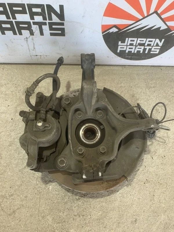 Кулак поворотный Mazda 6 GHP933021 GJ, передний правый