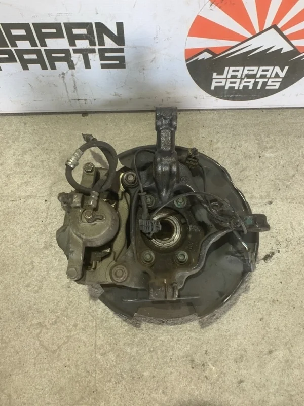 Кулак поворотный Mazda 6 GHP933021 GJ, передний правый