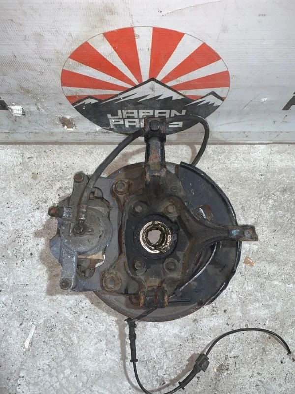 Кулак поворотный Mazda 6 GHP933021 GJ, передний правый
