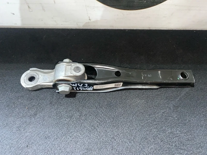 Опора двигателя Volkswagen Tiguan 5Q0199855AH 2 2.0