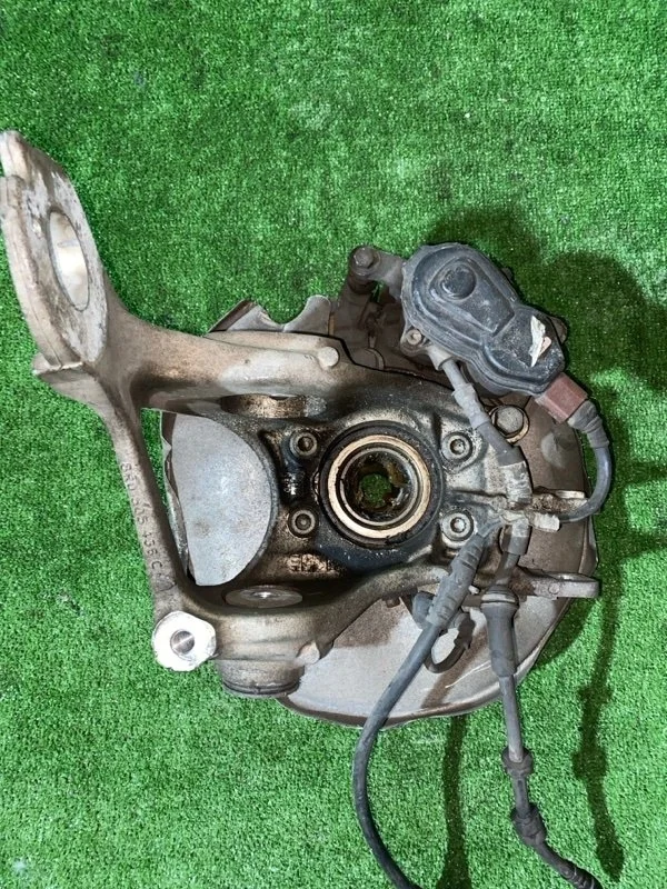 Цапфа Audi A6 8R0505436C C7 2.8, задняя правая