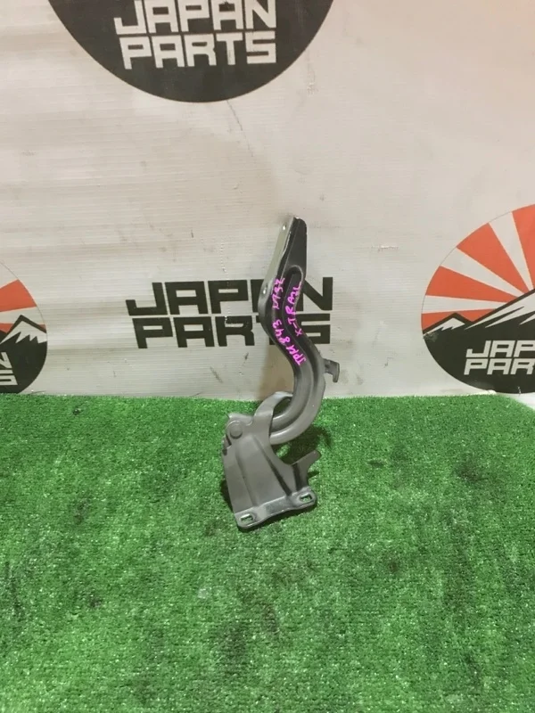 Петля капота Nissan X-Trail 654004CL0A T32, правая