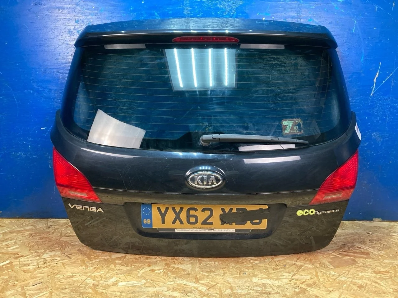 Крышка багажника Kia Venga 2010-2017 737001P000