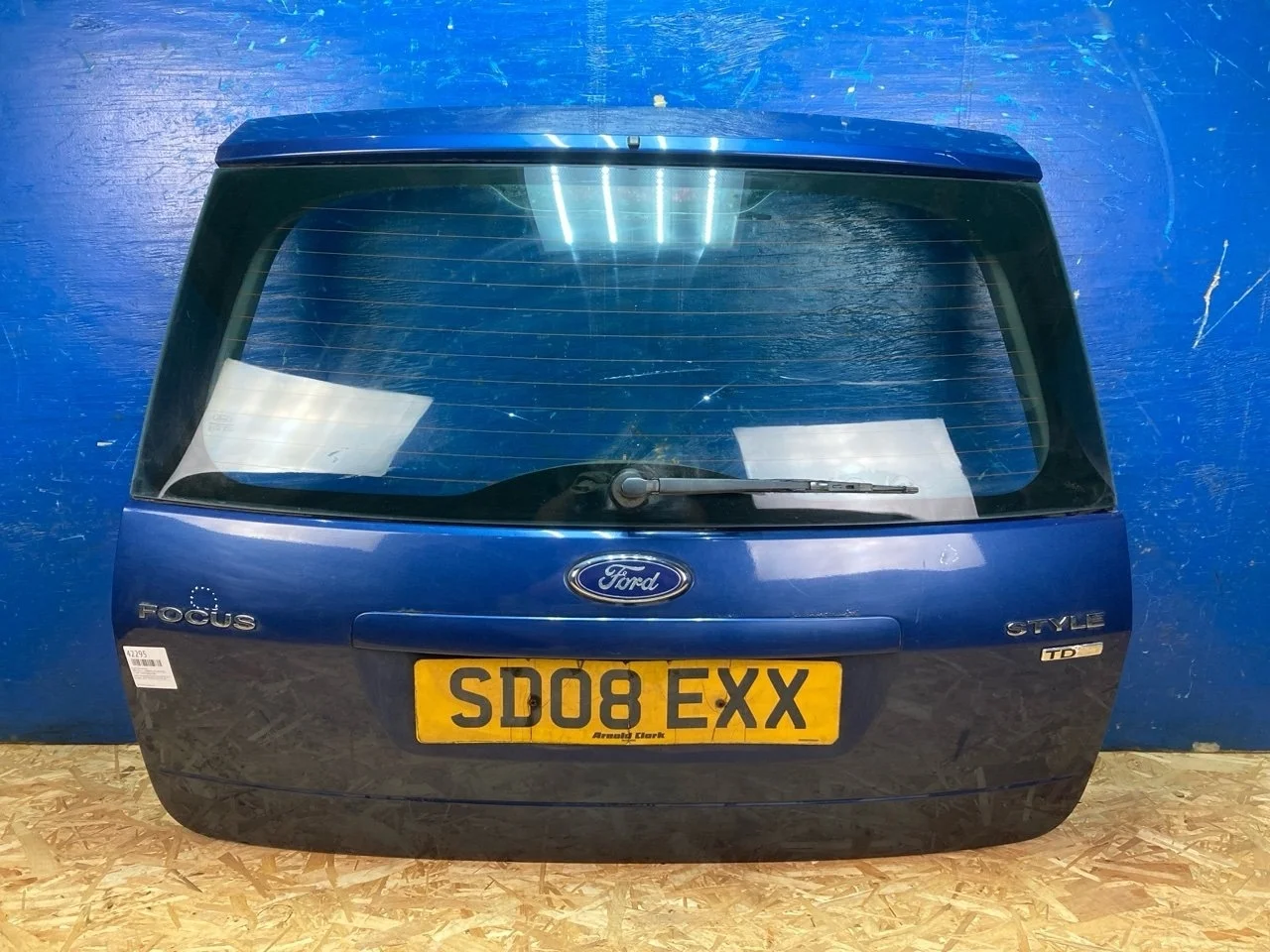 Крышка багажника Ford Focus 2 2004-2011 1353385 УНИВЕРСАЛ